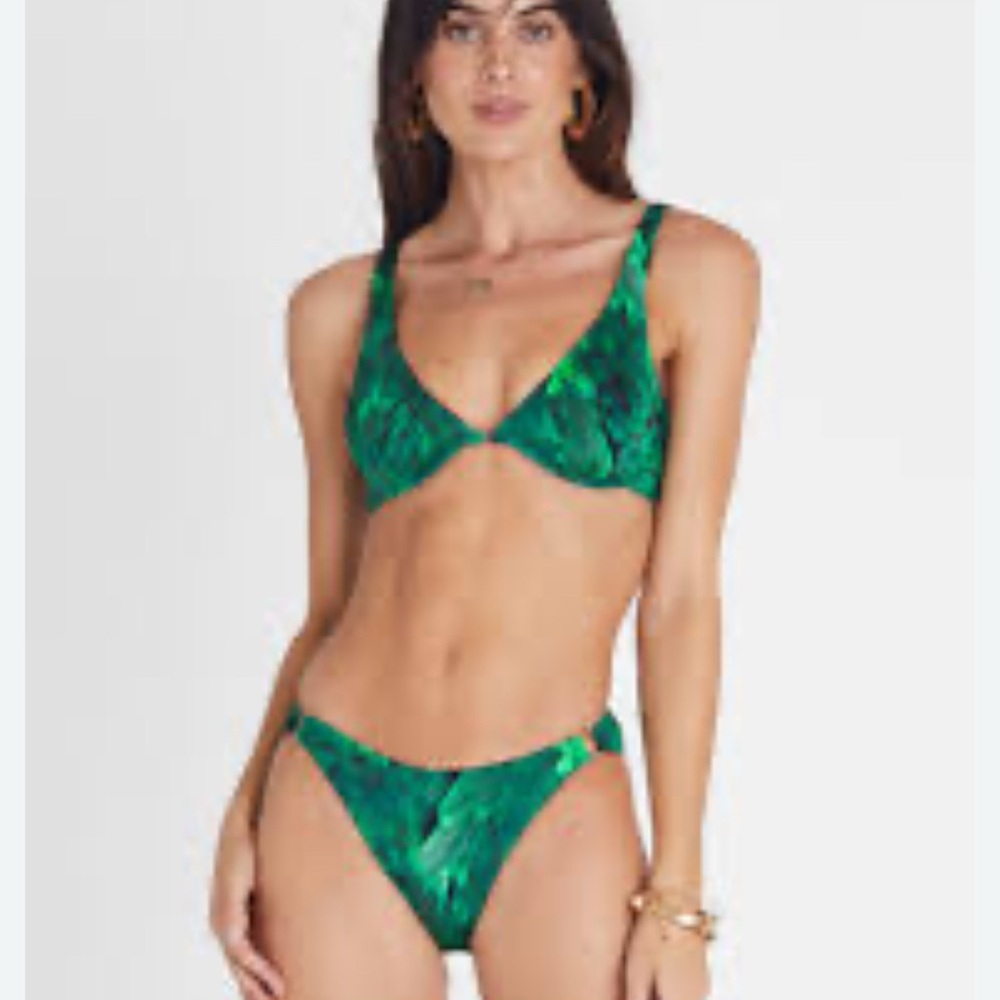 Aqua Blu Linda  Bikini Top- NWT Sz 4 US